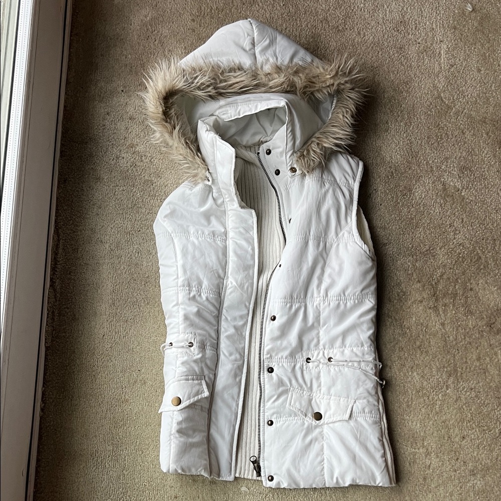 Women's White Hooded Vest with Faux Fur Trim. S